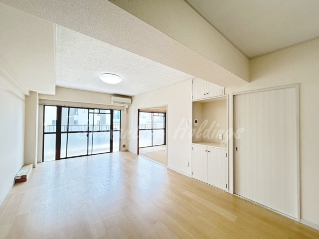 藤沢市湘南台２丁目の賃貸マンションの居間・リビング|使いやすいリビングになります♪