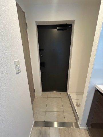 MAXIV CROS 横浜大口通の玄関