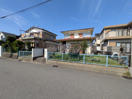 知多郡武豊町字緑台３丁目　売り土地の前面道路含む現地写真