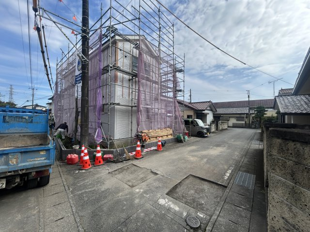新築　高崎市八幡町第７　Livele Garden.S　１号棟の前面道路含む現地写真|現地写真　北側接道幅員約4.8ｍ　西側接道幅員約4.7ｍ