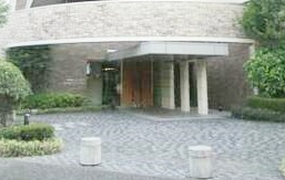 藤沢市鵠沼橘１丁目の賃貸マンションのエントランス