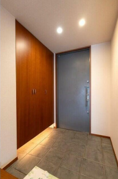 藤沢市鵠沼橘１丁目の賃貸マンションの玄関