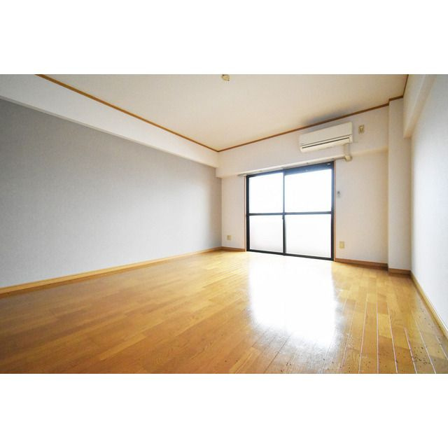 アザレアハイツ和泉野の居間・リビング|陽当りの良いお部屋です