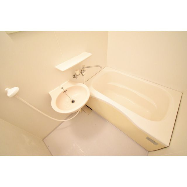 アザレアハイツ和泉野の浴室|コンパクトで使いやすいお風呂です