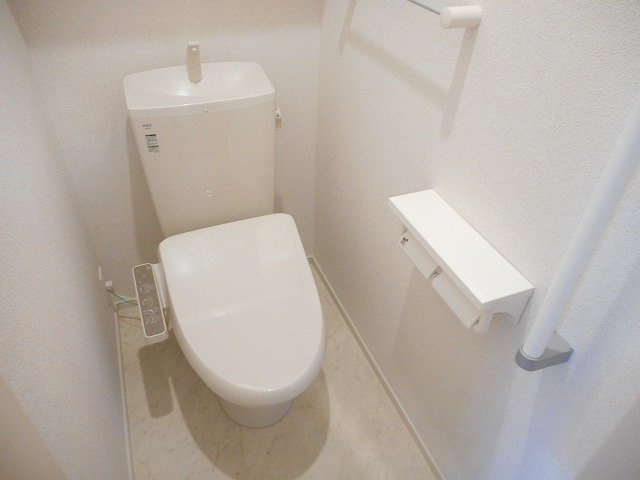 ヴィラ　深大寺　Ａのトイレ|清潔感のあるトイレです