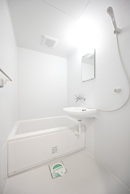 ヒズ・コープの浴室|落ち着いた空間のお風呂です