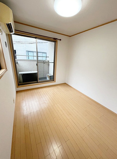【洋室】 | クローバーアベニュー | 角部屋・２面採光で明るい居室