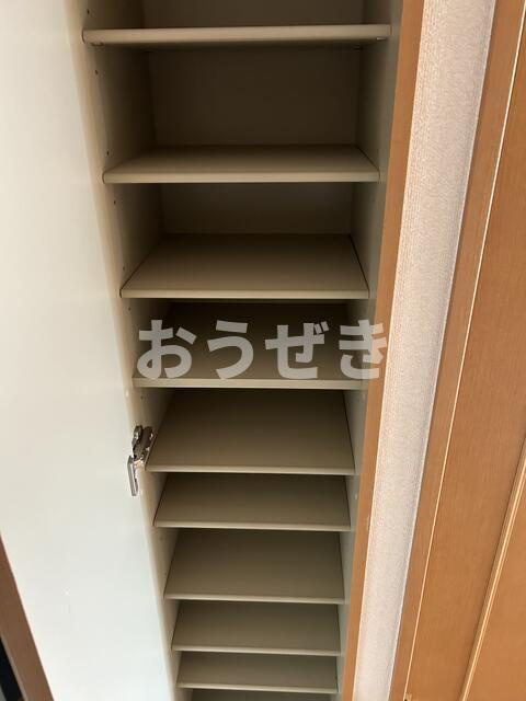 第五浅岡ビルの収納|シューズボックス