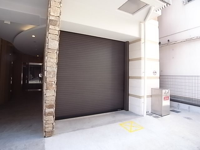 ユリシス新神戸の外観