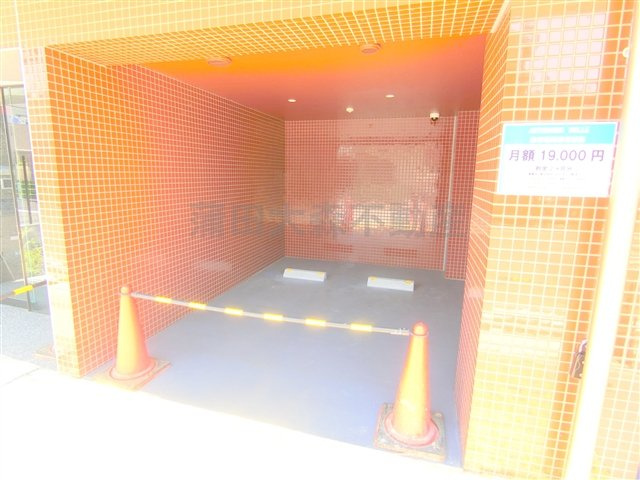 アルテシモ　ヴェレの駐車場|敷地内平置き駐車場　空き状況等詳細はお問合せ下さい。