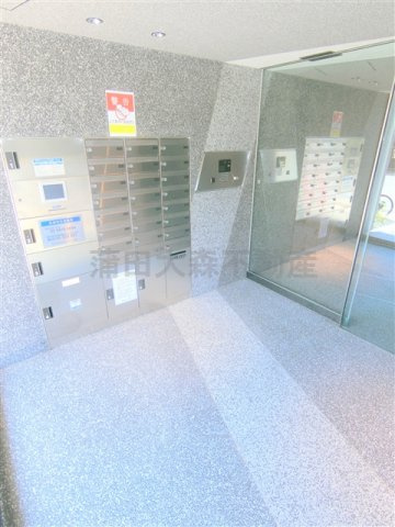 アルテシモ　ヴェレのエントランス|防犯カメラTVモニター付オートロック宅配BOXメールBOX　エントランス