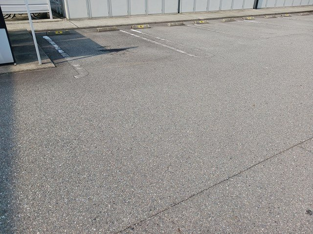 バールハイトＣの駐車場