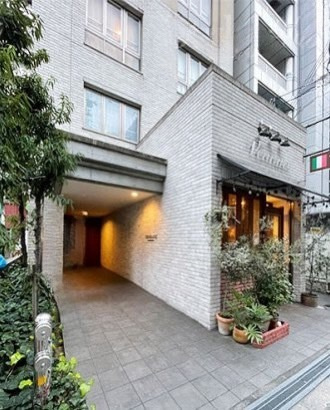 クレグラン京町堀のエントランス