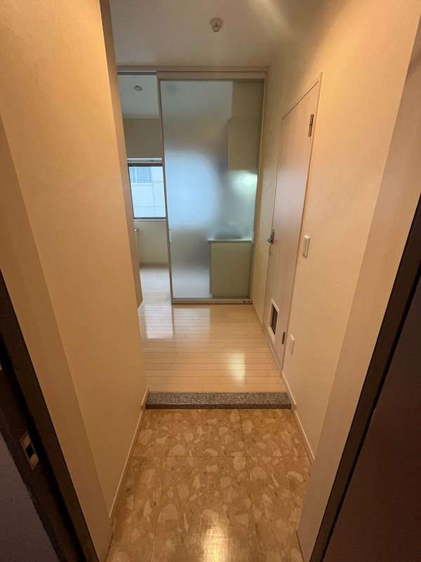 オープンセサミ元町通の玄関