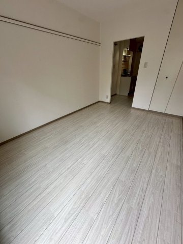 ハイツクレセントの洋室