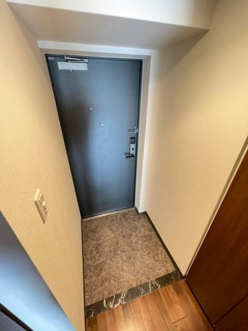 エスリード松屋町SOUTHの玄関