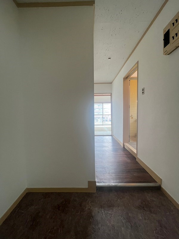 小高マンションの玄関