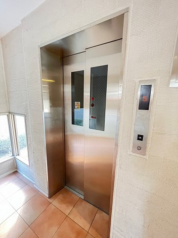 甲子園口マンション雅園荘の外観