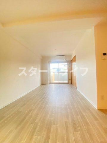 大阪市淀川区東三国２丁目の賃貸マンションの居間・リビング
