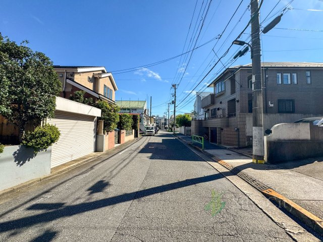 目黒区東が丘2丁目の前面道路含む現地写真