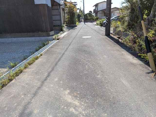 リーブルガーデン常滑市明和町5丁目　1号棟の前面道路含む現地写真|●○前面道路○●