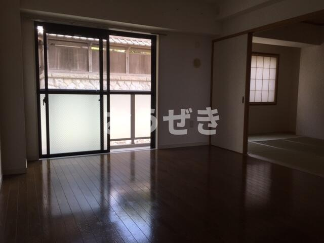 ヒルサイド森の居間・リビング