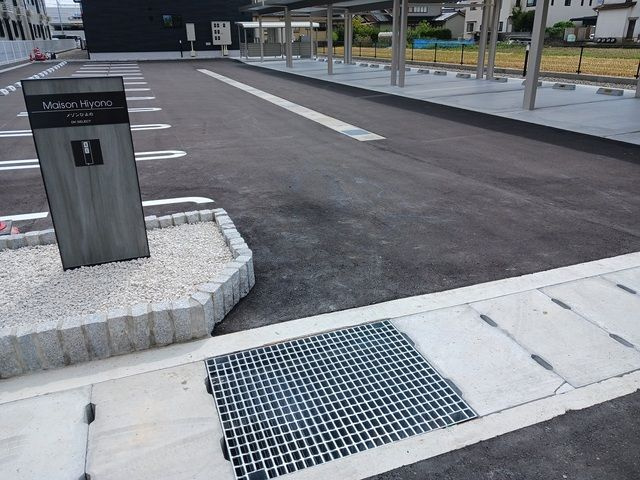 メゾンひよのⅡの駐車場