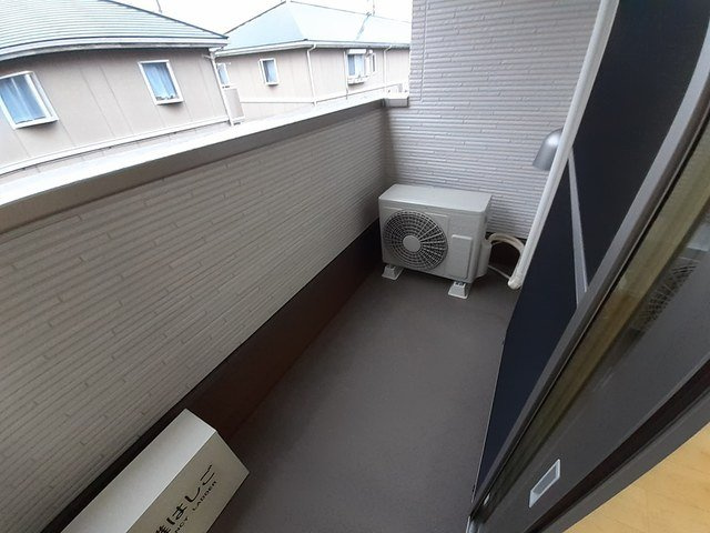グランソレイユ楠葉Ⅲのバルコニー|暖かな日差しのふりそそぐバルコニー