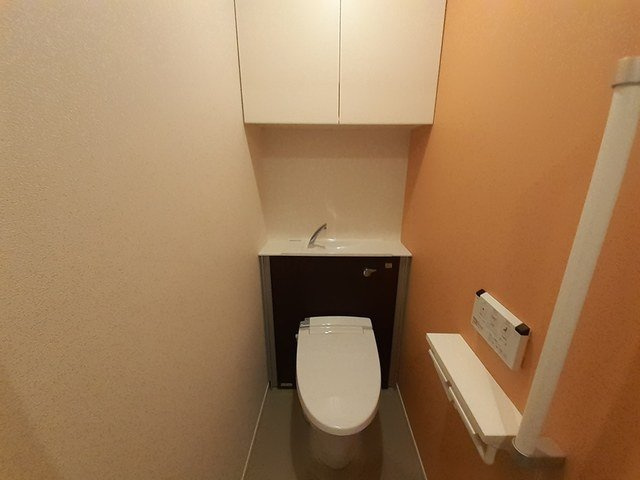 グランソレイユ楠葉Ⅲのトイレ|ゆったりとした空間のトイレです