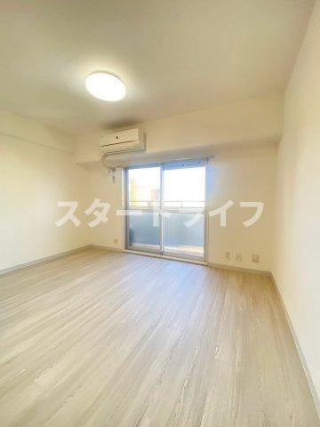 大阪市淀川区十三本町２丁目の賃貸マンションの居間・リビング
