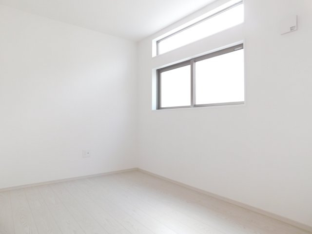 名古屋市中村区日ノ宮町４丁目の新築一戸建の洋室|◇洋室◇　　明るい洋室５．０帖　クローゼット完備！