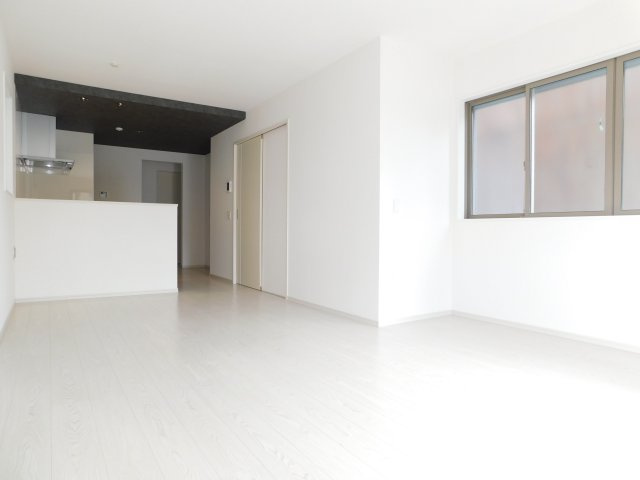 名古屋市中村区日ノ宮町４丁目の新築一戸建の居間・リビング|◇リビング◇　　南面で明るいリビング１７．４帖　三面採光の開放感のあるリビング♪