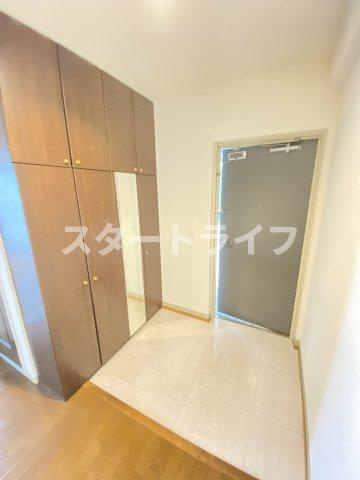 大阪市淀川区西三国１丁目の賃貸マンションの玄関