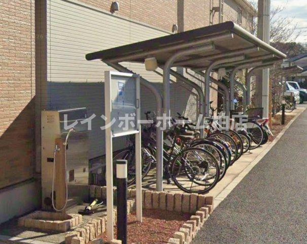 特典：仲介手数料が50％OFFです‼のその他共用部分|ペット用足洗い場・駐輪場です