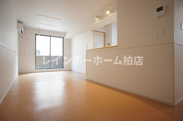 特典：仲介手数料が50％OFFです‼の居間・リビング|ゆったり過ごせる居間です
