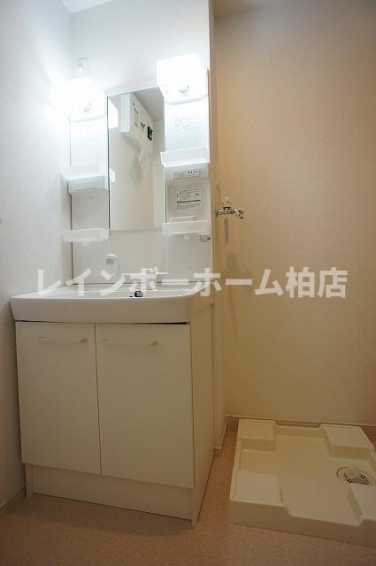 特典：仲介手数料が50％OFFです‼の洗面所|シャワー付き洗面台です