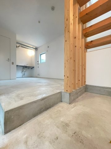 W&R APARTMENT01の玄関