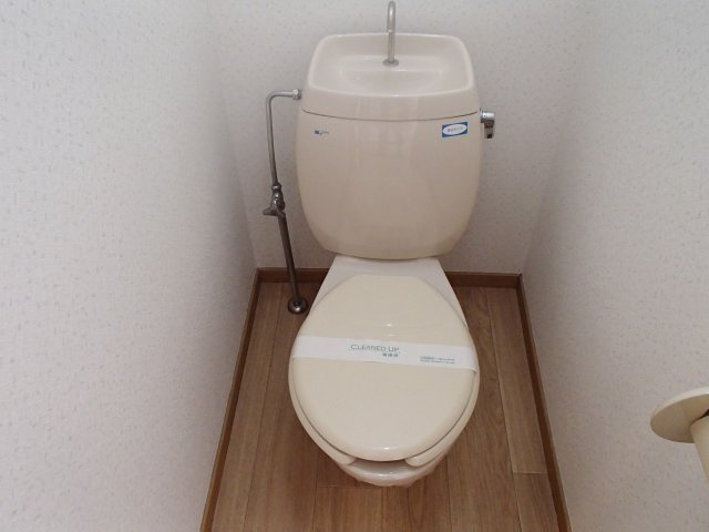 【トイレ】 | エステートピアナカタ | 清潔感のあるトイレです