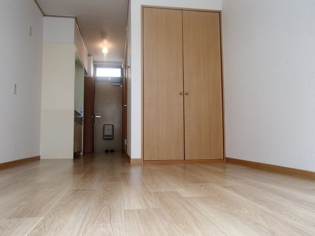 【居間・リビング】 | エステートピアナカタ | ゆったり過ごせる居間です