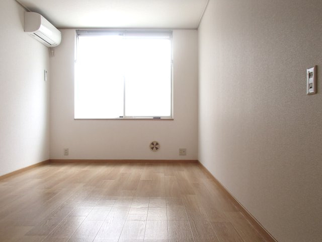 【居間・リビング】 | エステートピアナカタ | おしゃれなリビングです