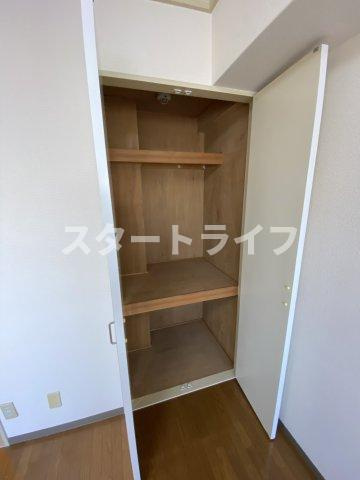 大阪市淀川区西三国１丁目の賃貸マンションの収納