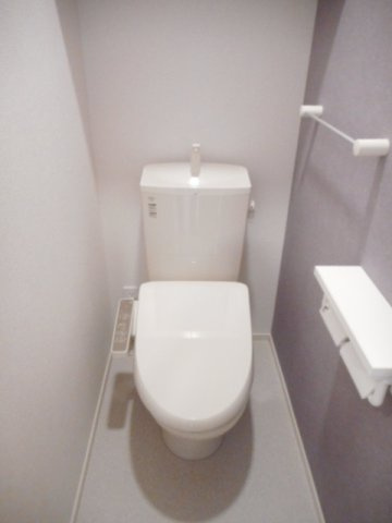 アネックス　中央のトイレ|コンパクトで使いやすいトイレです