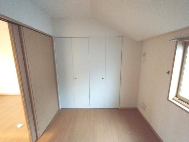 モーラの洋室