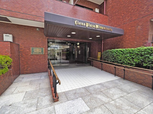 ライオンズプラザ南太田のエントランス