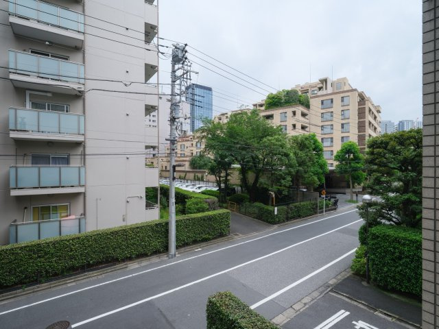 プリンスハイツ飯田橋の展望|プリンスハイツ飯田橋：東向き角部屋につき陽当り・通風良好！