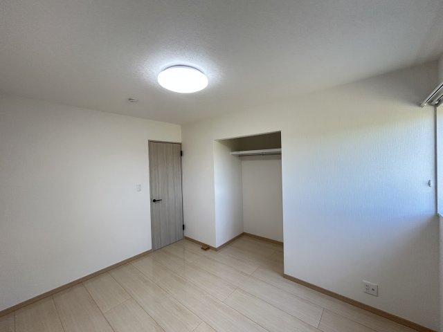阿南市那賀川町赤池　建売の洋室
