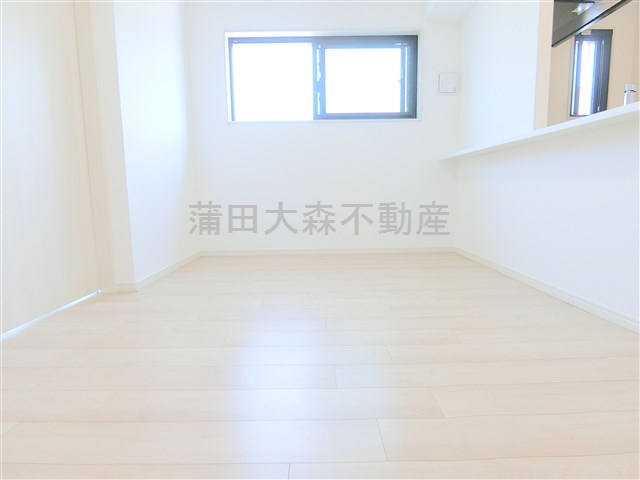 Co-W Residenceの居間・リビング|LDK10.2帖　カウンターキッチンのリビングダイニングキッチン