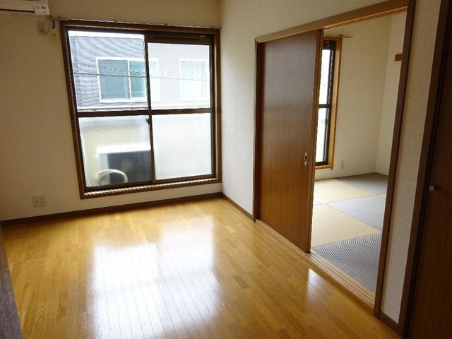 グリーンハイツの洋室