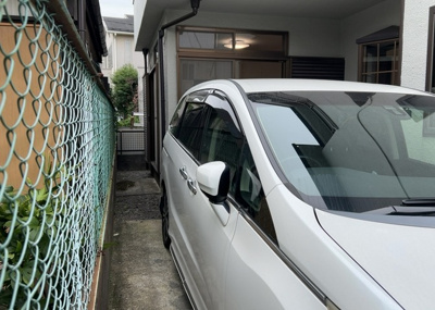 【駐車場】 | 散田町中古戸建 | 敷地内にはカースペース（1台分）を確保しております。さらに駐輪場やバイク置場として利用できるスペースも備わっているため、通勤や通学でお車・バイク・自転車をご利用される方にも大変便利で安心な環境です。