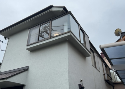 【外観】 | 散田町中古戸建 | 八王子市散田町2丁目に位置する木造2階建ての中古戸建です。京王高尾線「山田」駅まで徒歩12分、JR中央線「西八王子」駅まで徒歩18分と2沿線利用可能な立地。2026年10月に内装リフォーム済みです。